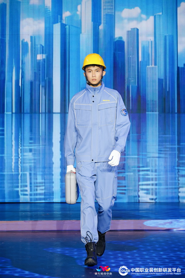 聚焦全民國防教育作訓服與海上功能服，第二屆中國職業(yè)裝創(chuàng)新大會在青島啟幕