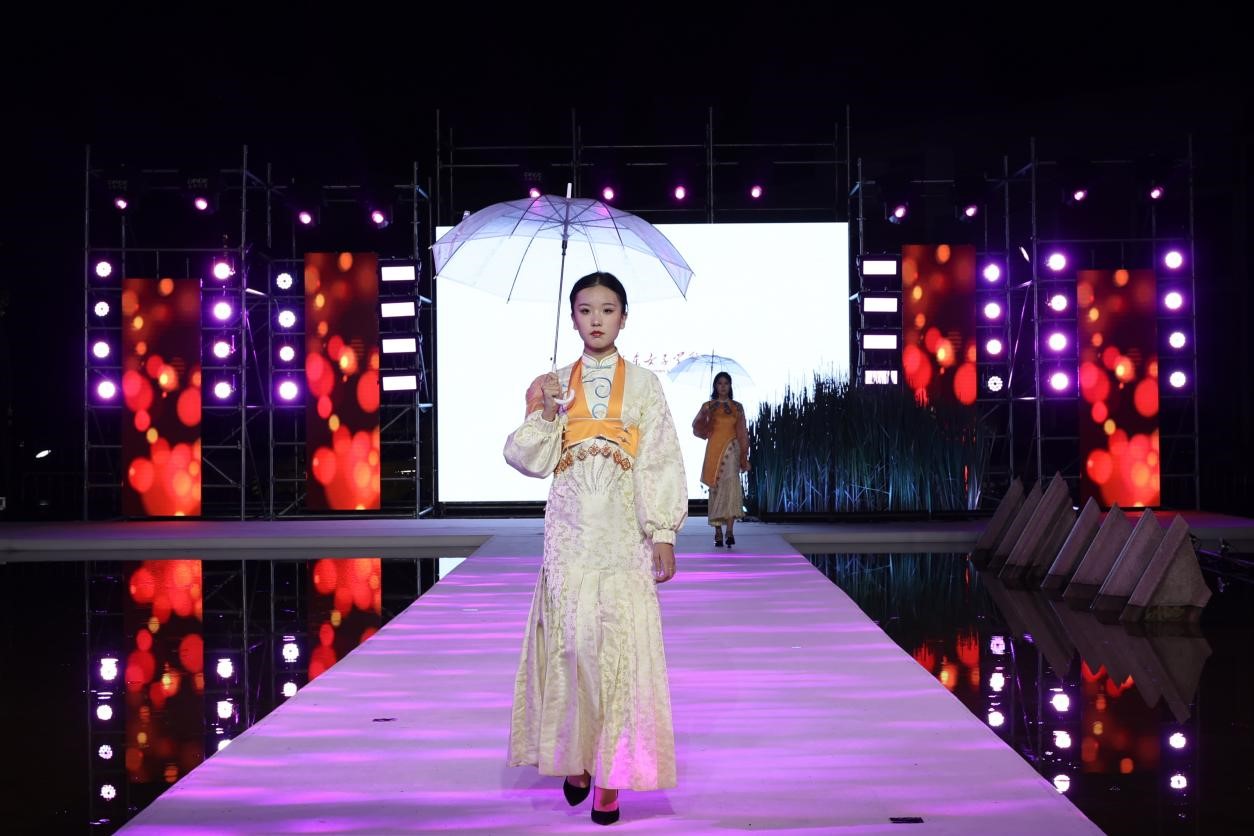 &ldquo;華秀&rdquo;璀璨，紡織谷變身老城區(qū)時尚秀場