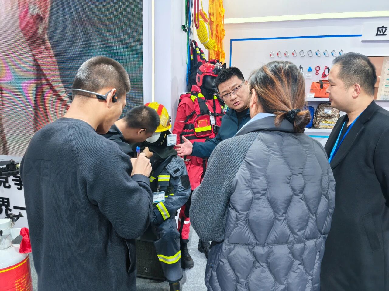 際華3502公司功能防護(hù)產(chǎn)品精彩亮相2025京津冀安全應(yīng)急博覽會(huì)