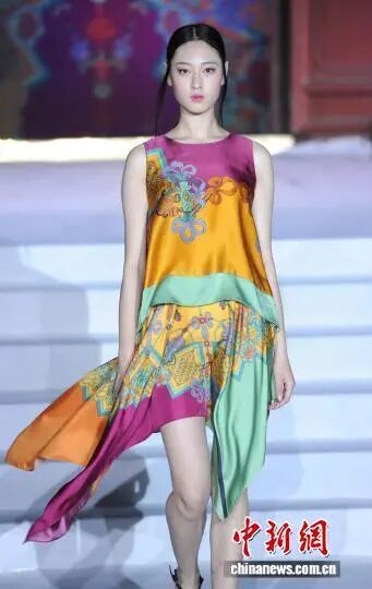 中國(guó)服裝設(shè)計(jì)師吳海燕：新中式，不止馬面裙